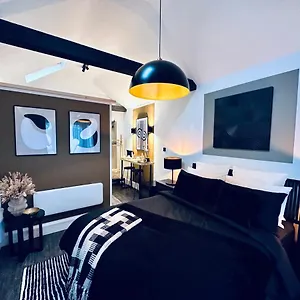 https://luxury-self-contained-suite.cardiffhotelswales.com
